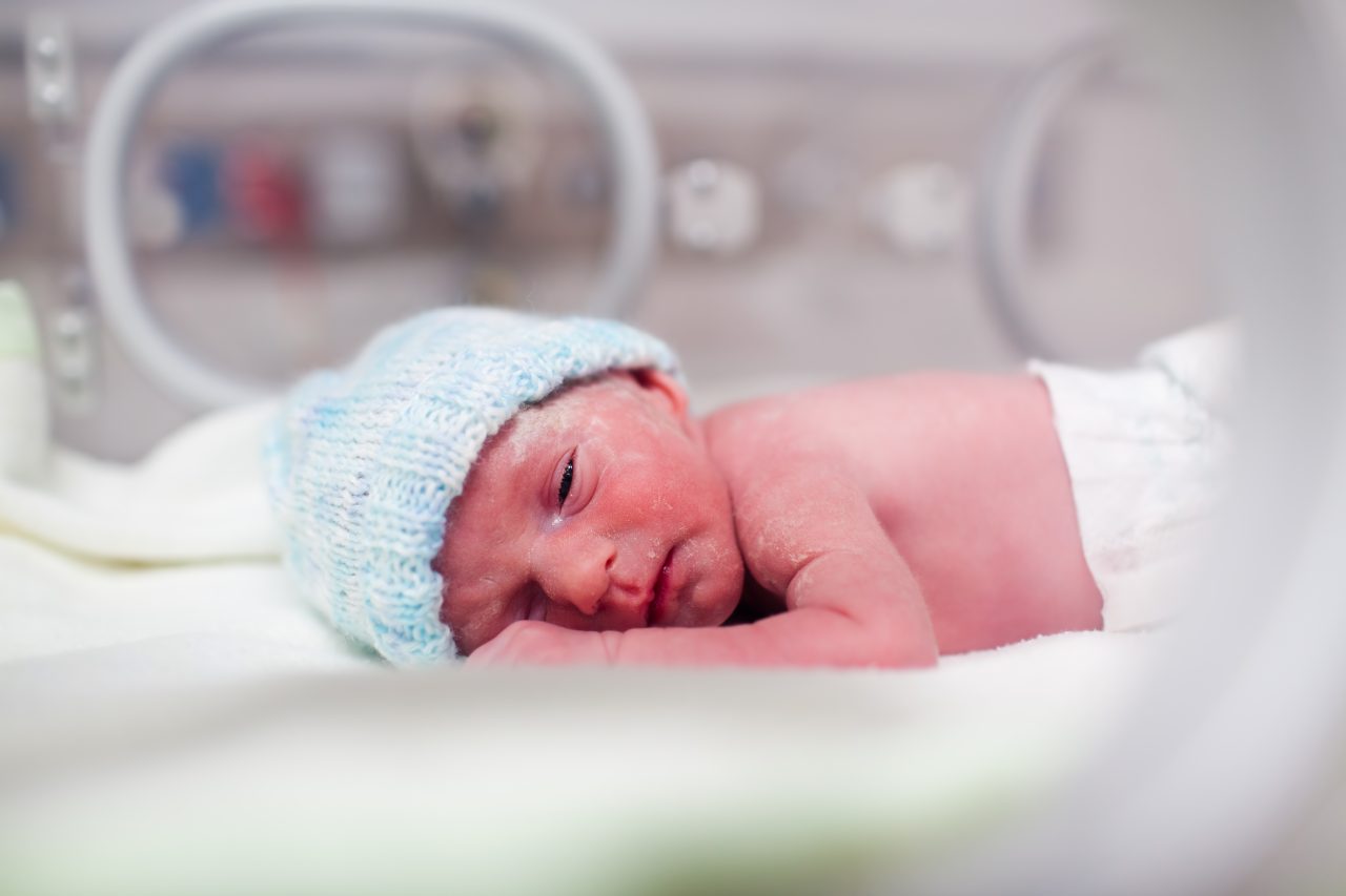 newborn-boy-covered-in-vertix-in-incubator-2021-08-26-15-59-42-utc-1280x853.jpg